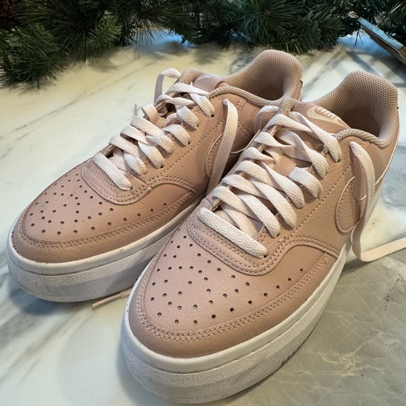 Nike Women's Sneakers in Pink Oxford - Picture 2 of 9